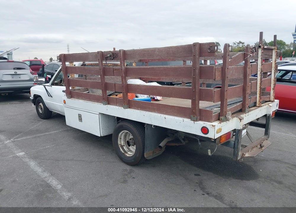 1988 TOYOTA PICKUP CAB CHASSIS RN55 VIN: JT5RN55R6J0272868