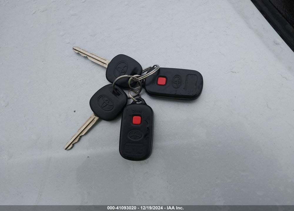 2008 TOYOTA MATRIX VIN: 2T1KR32E18C714102