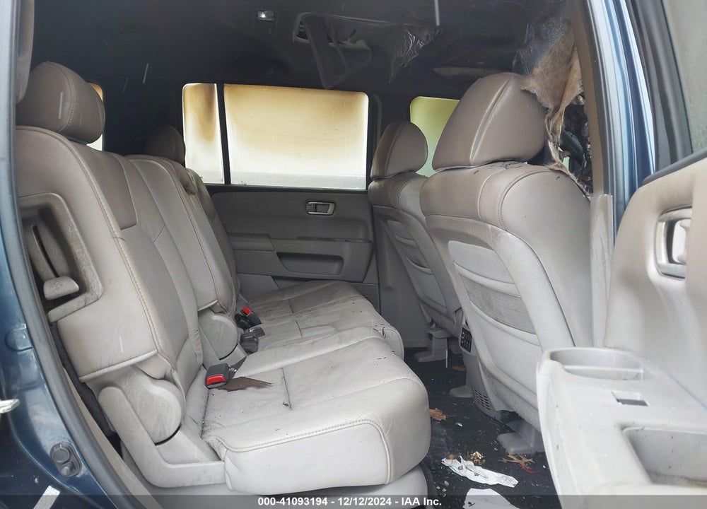 2010 HONDA PILOT EX-L VIN: 5FNYF4H65AB012732