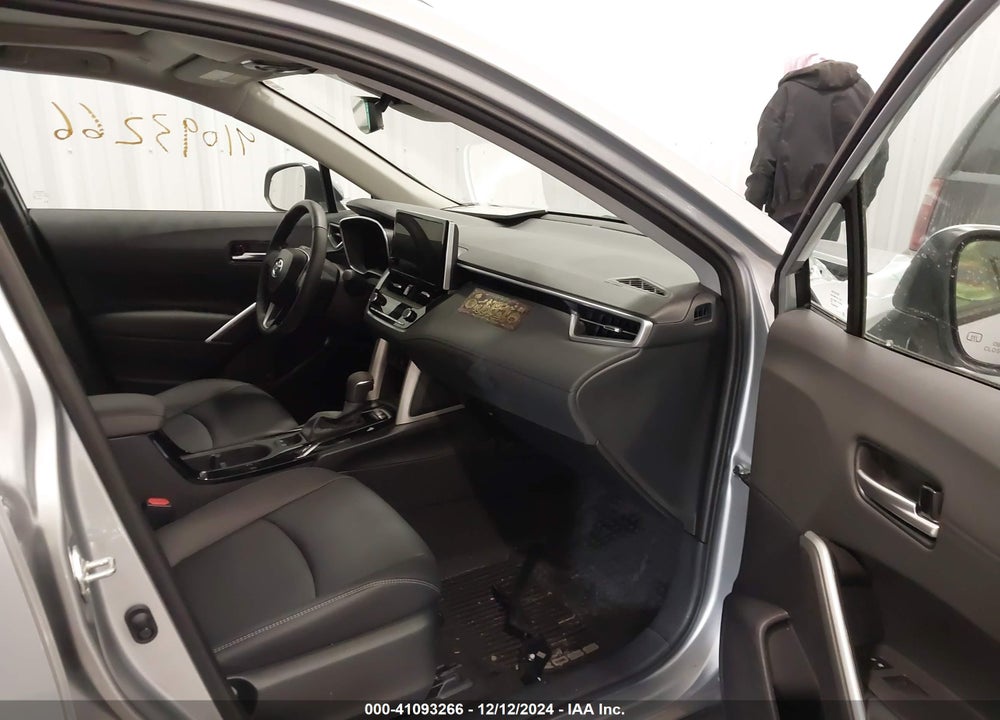 2024 TOYOTA COROLLA CROSS XLE VIN: 7MUDAABG1RV107086