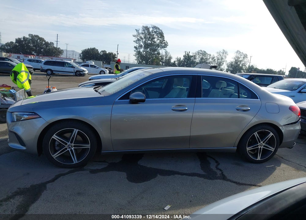 2019 MERCEDES-BENZ A 220 VIN: WDD3G4EB9KW020098