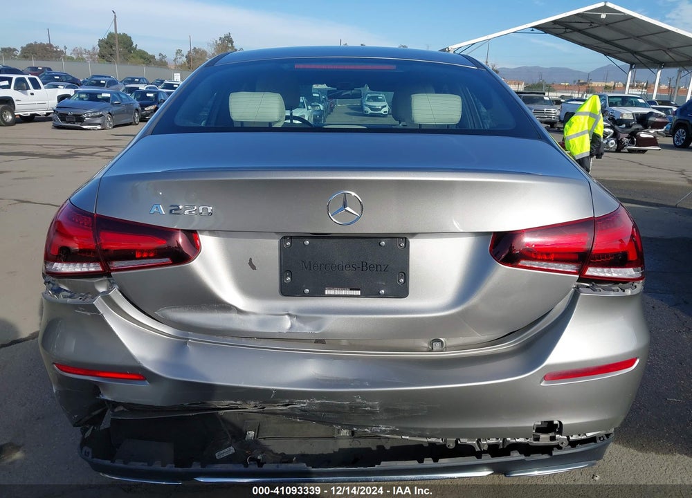 2019 MERCEDES-BENZ A 220 VIN: WDD3G4EB9KW020098