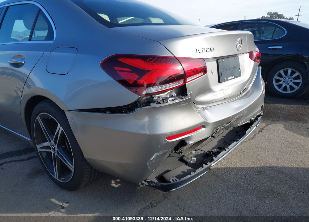2019 MERCEDES-BENZ A 220 VIN: WDD3G4EB9KW020098