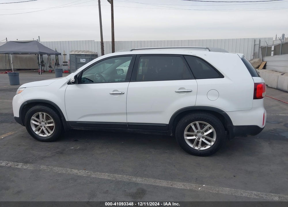 2015 KIA SORENTO LX VIN: 5XYKT4A67FG581624