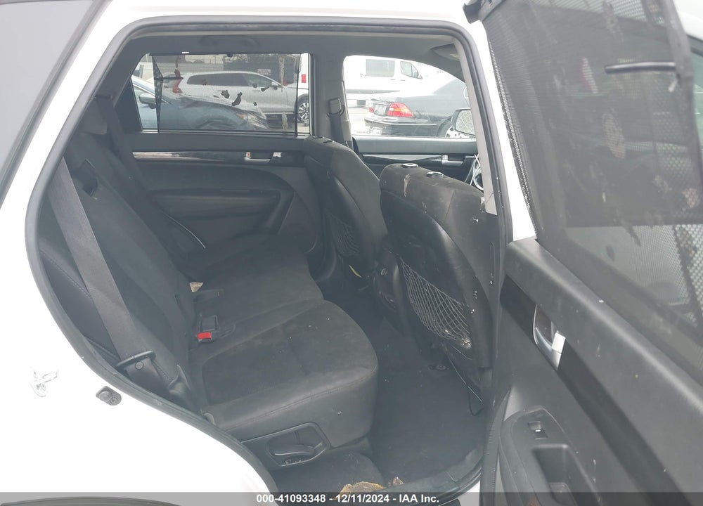 2015 KIA SORENTO LX VIN: 5XYKT4A67FG581624