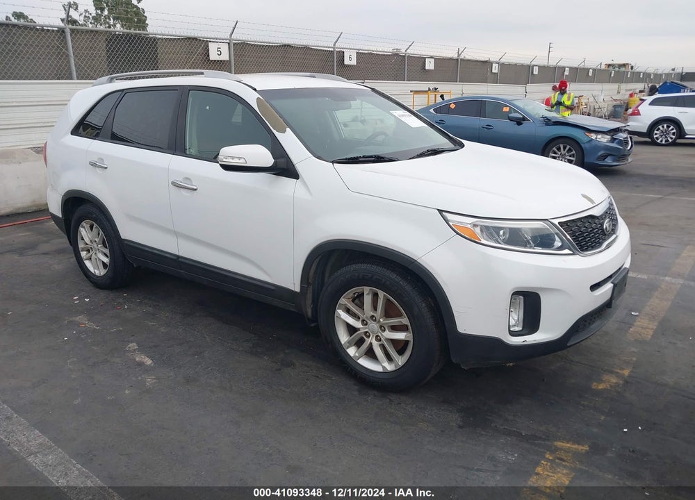2015 KIA SORENTO LX VIN: 5XYKT4A67FG581624