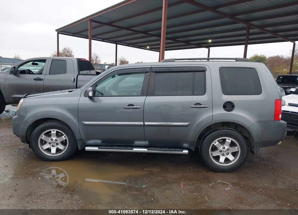 2011 HONDA PILOT TOURING VIN: 5FNYF4H93BB066879