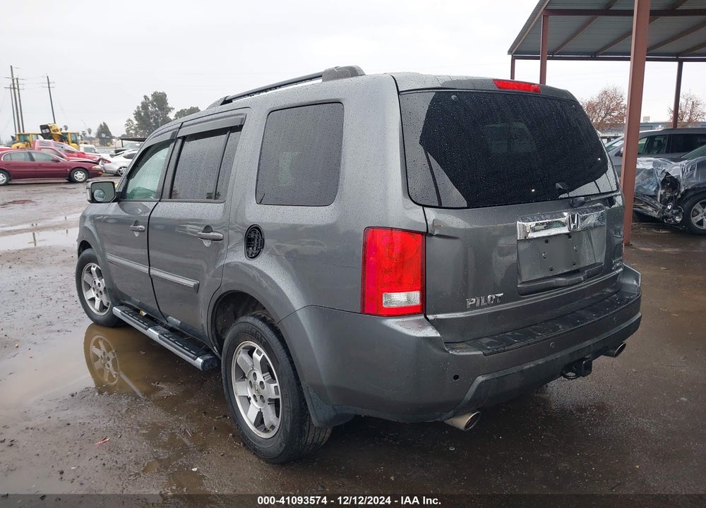 2011 HONDA PILOT TOURING VIN: 5FNYF4H93BB066879