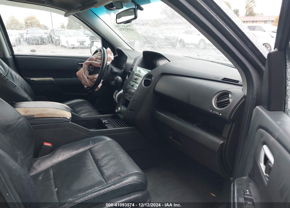 2011 HONDA PILOT TOURING VIN: 5FNYF4H93BB066879