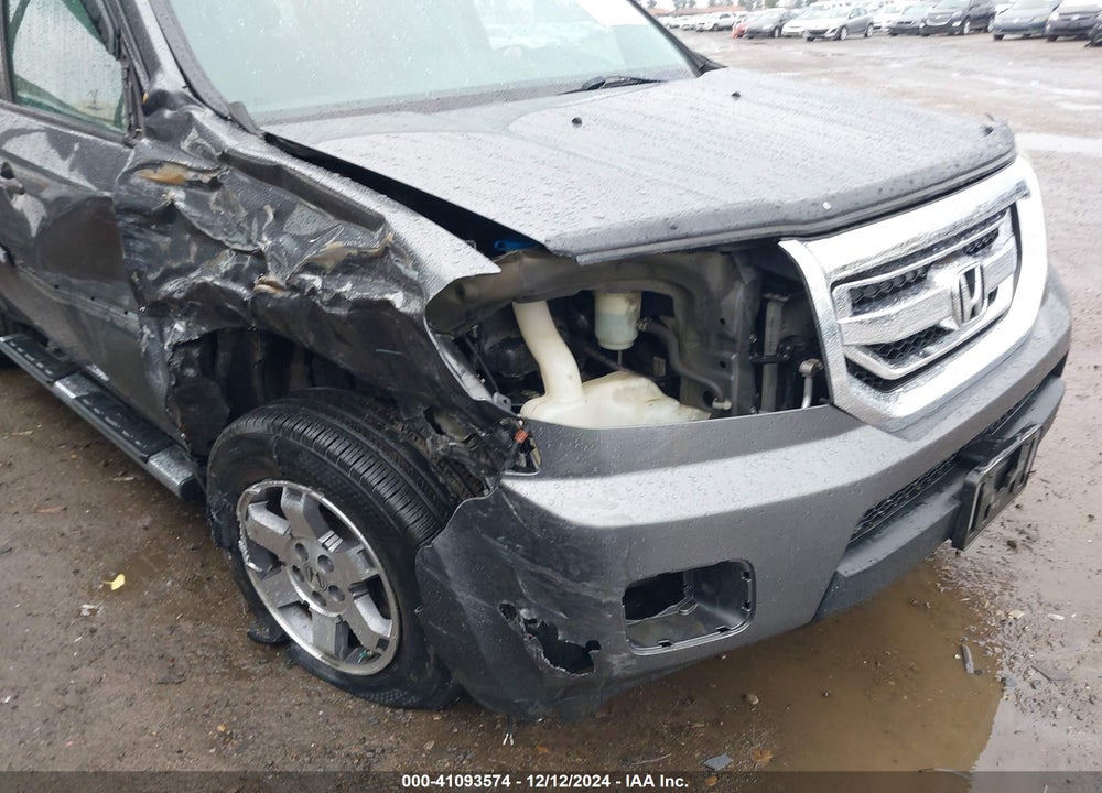 2011 HONDA PILOT TOURING VIN: 5FNYF4H93BB066879