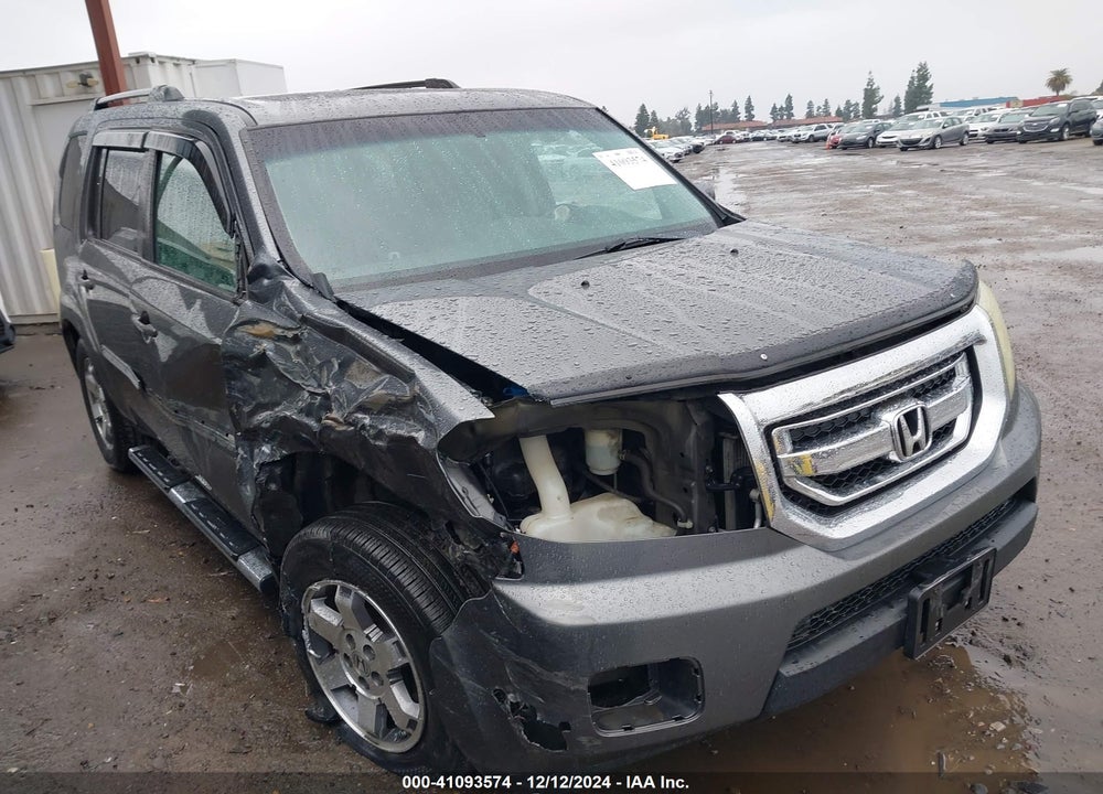 2011 HONDA PILOT TOURING VIN: 5FNYF4H93BB066879