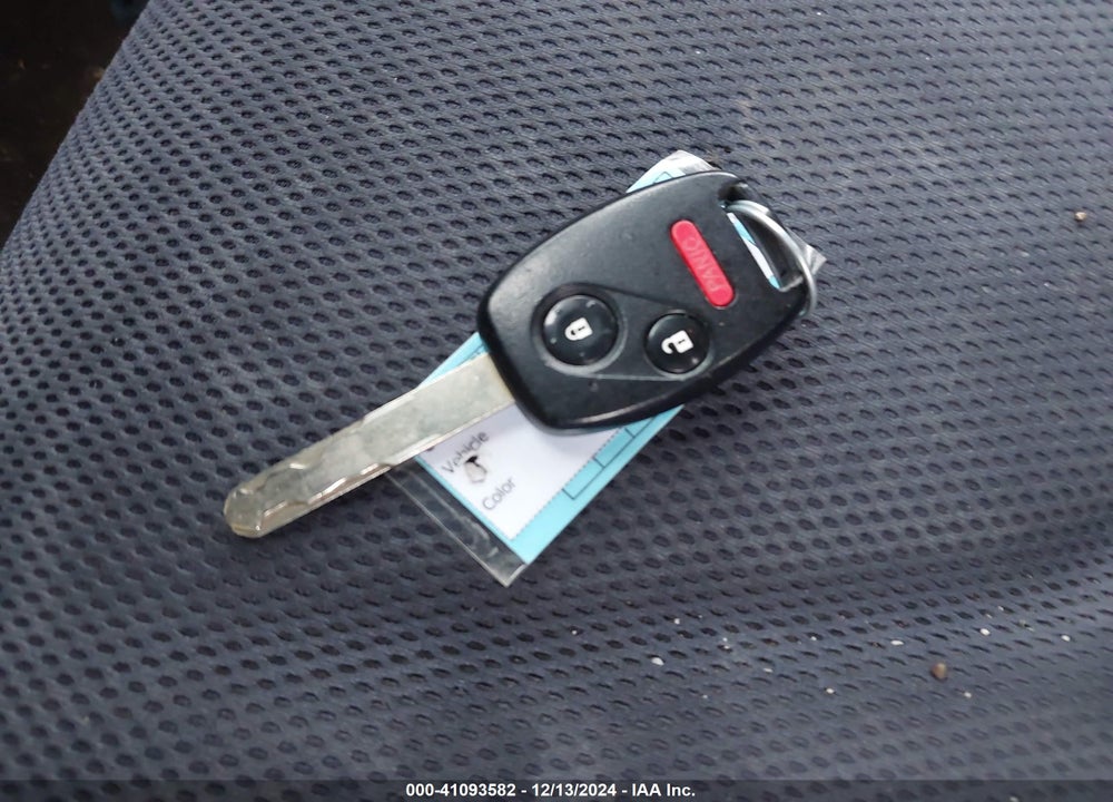 2013 HONDA FIT VIN: JHMGE8H56DC066098