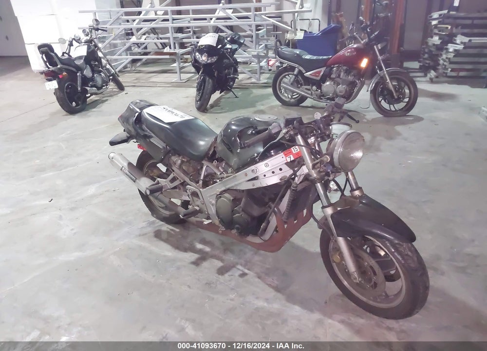 1990 SUZUKI GSX1100 F VIN: JS1GV72A6L2100248
