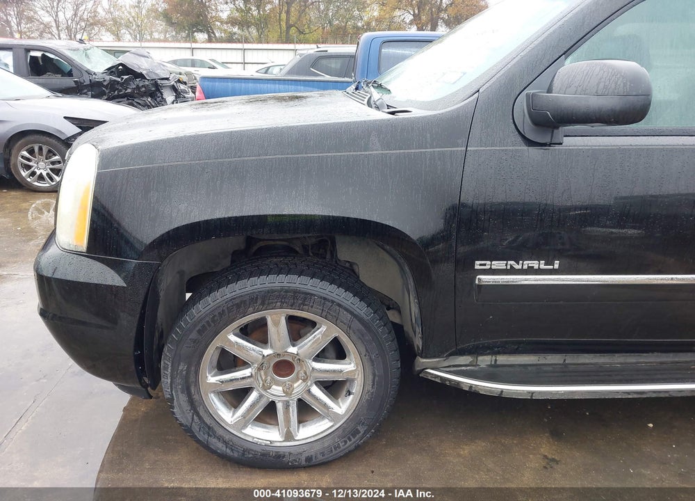 2012 GMC YUKON XL 1500 DENALI VIN: 1GKS1MEF2CR231187