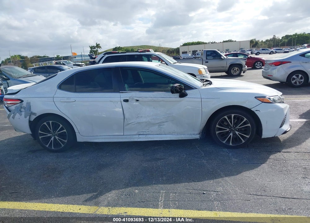 2020 TOYOTA CAMRY SE VIN: 4T1G11AK4LU884549