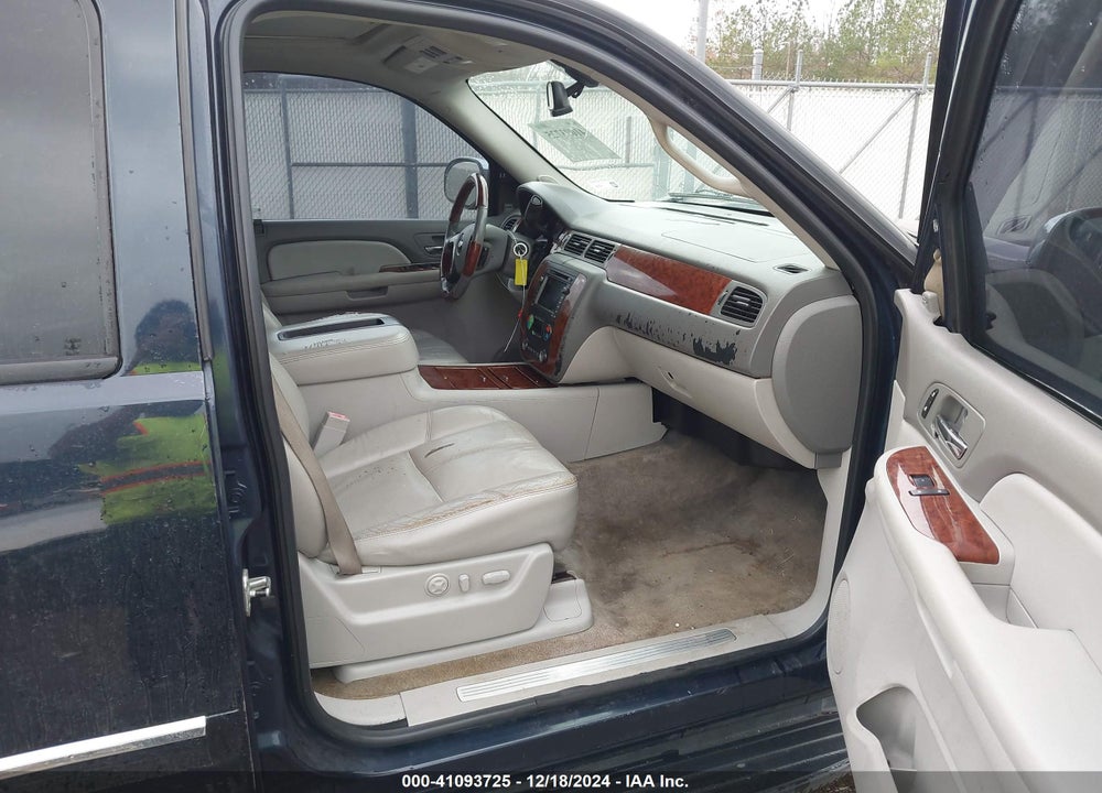 2008 CHEVROLET TAHOE LTZ VIN: 1GNFC13058R172249