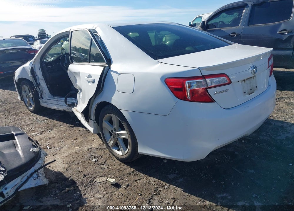 2014 TOYOTA CAMRY SE VIN: 4T1BF1FK2EU775885
