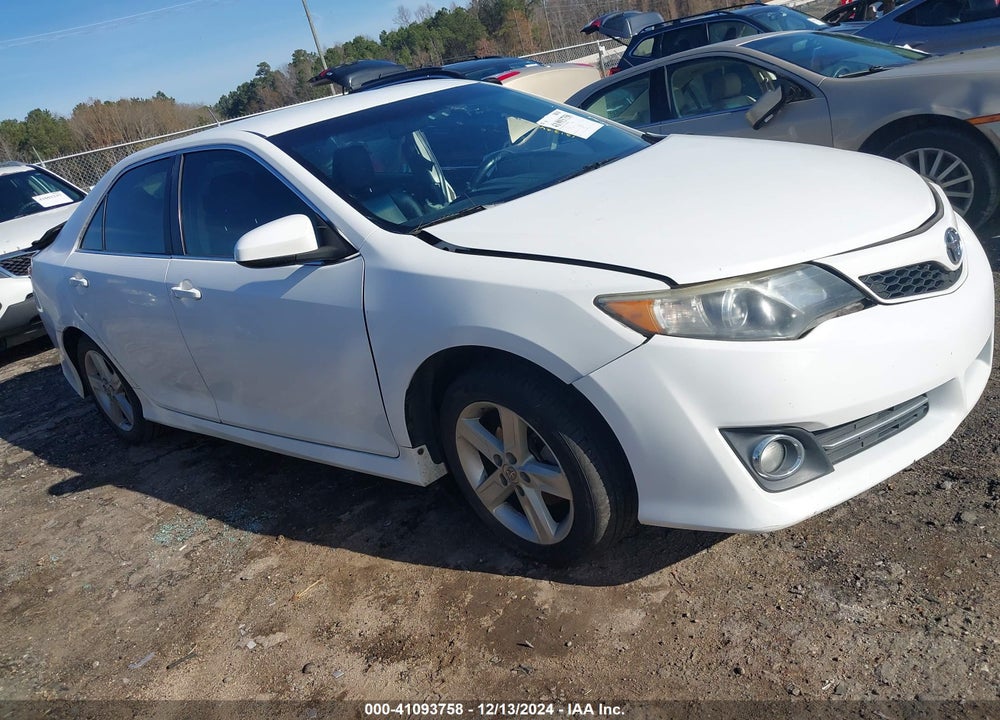 2014 TOYOTA CAMRY SE VIN: 4T1BF1FK2EU775885