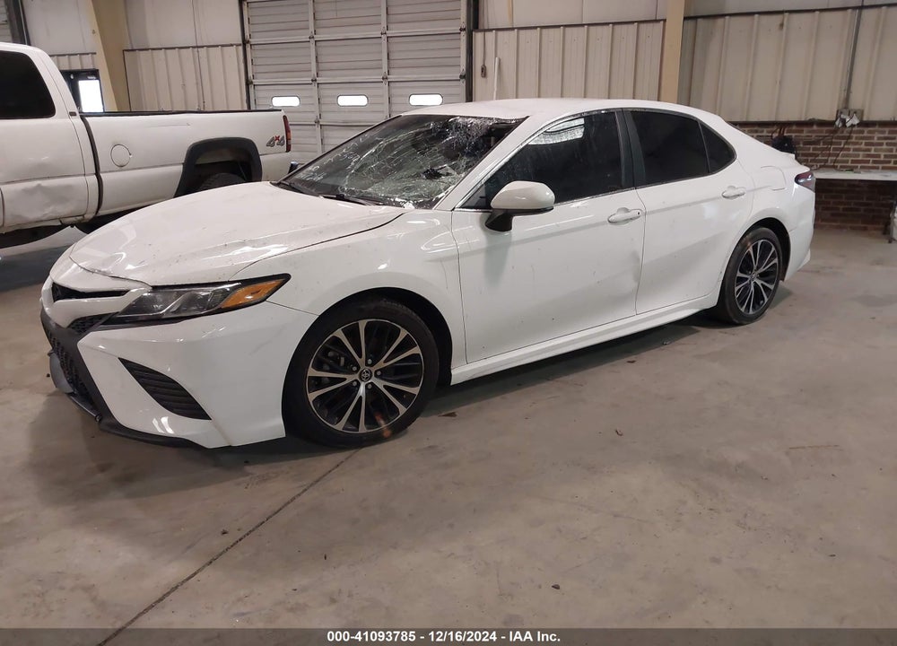 2018 TOYOTA CAMRY SE VIN: 4T1B11HK0JU567266
