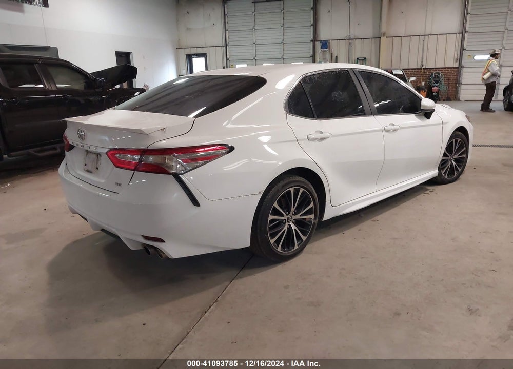 2018 TOYOTA CAMRY SE VIN: 4T1B11HK0JU567266