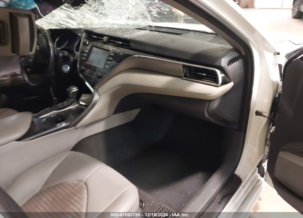 2018 TOYOTA CAMRY SE VIN: 4T1B11HK0JU567266