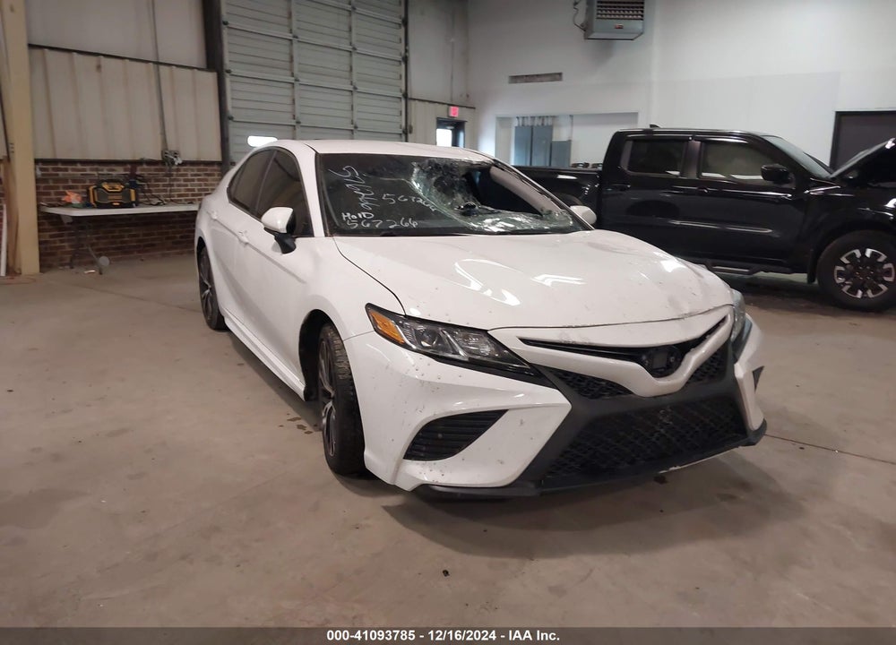 2018 TOYOTA CAMRY SE VIN: 4T1B11HK0JU567266