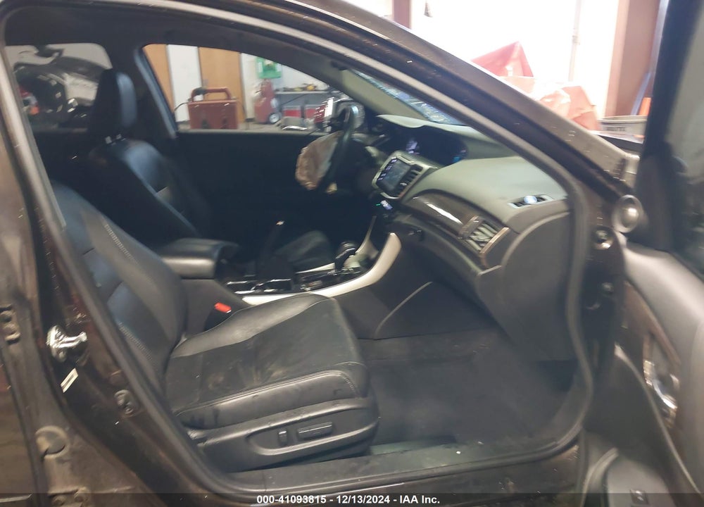 2017 HONDA ACCORD VIN: 1HGCR3F80HA008480