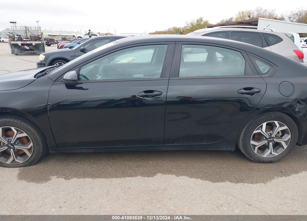 2019 KIA FORTE LXS VIN: 3KPF24AD1KE061820