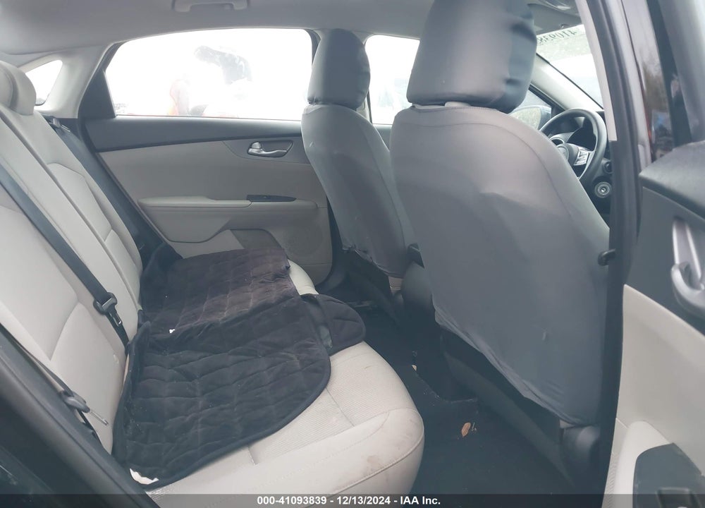 2019 KIA FORTE LXS VIN: 3KPF24AD1KE061820