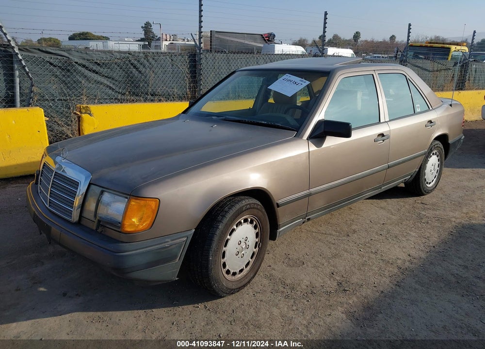1988 MERCEDES-BENZ 300 E VIN: WDBEA30D7JA645794