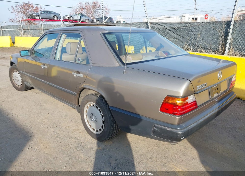 1988 MERCEDES-BENZ 300 E VIN: WDBEA30D7JA645794