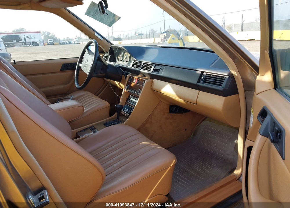 1988 MERCEDES-BENZ 300 E VIN: WDBEA30D7JA645794