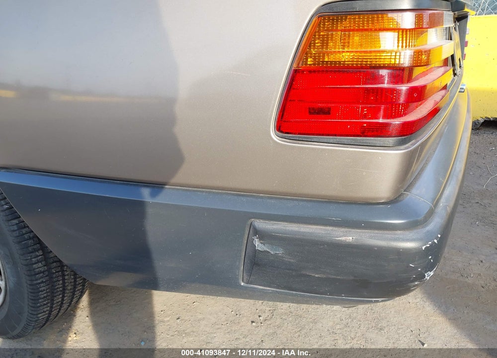 1988 MERCEDES-BENZ 300 E VIN: WDBEA30D7JA645794