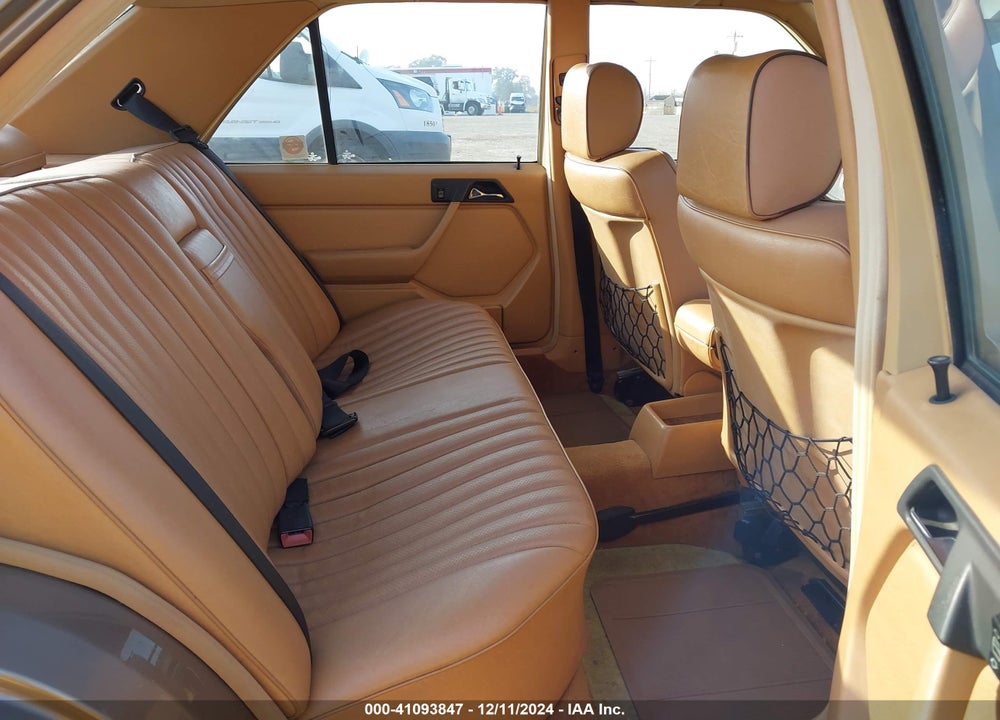1988 MERCEDES-BENZ 300 E VIN: WDBEA30D7JA645794