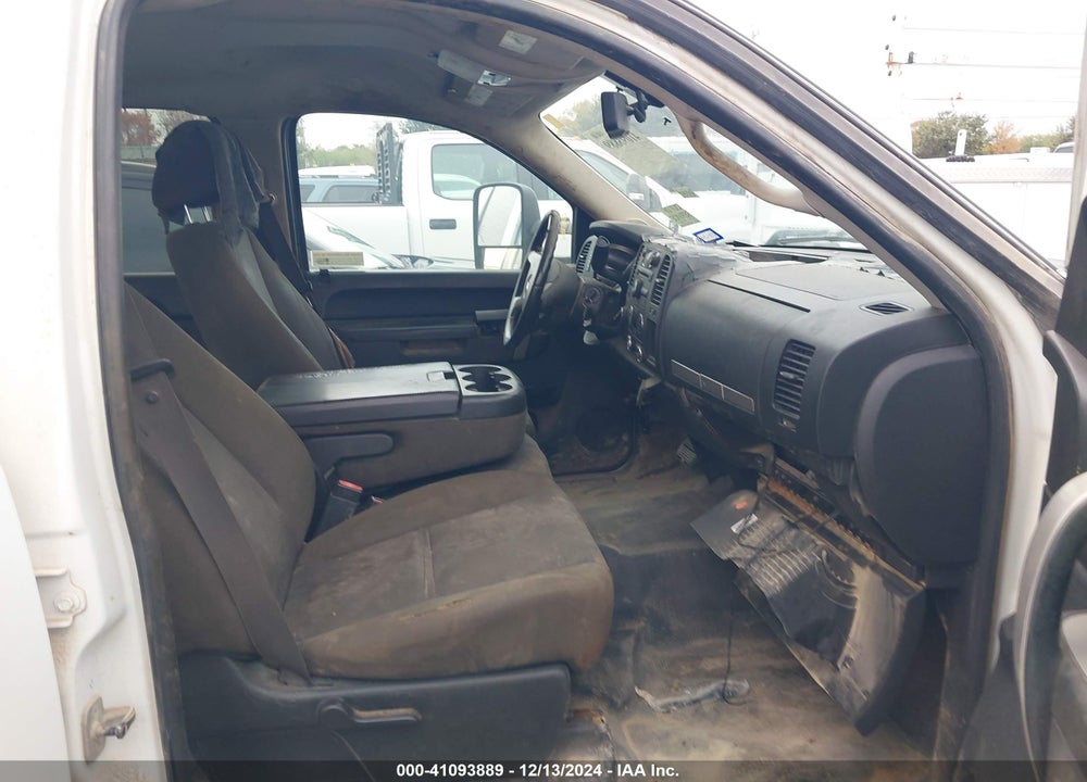2011 CHEVROLET SILVERADO 1500 LT VIN: 3GCPKSE34BG311517