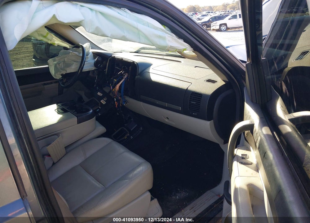 2011 CHEVROLET SILVERADO 1500 LT VIN: 3GCPKSE3XBG172624