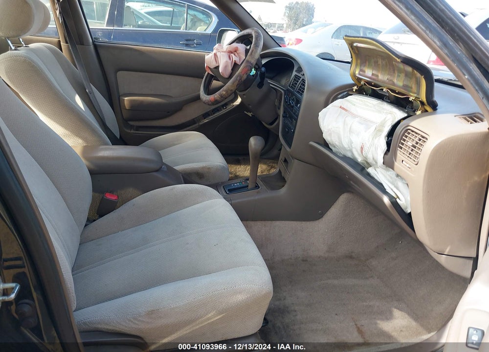 1995 TOYOTA CAMRY LE VIN: JT2GK12E3S0095723