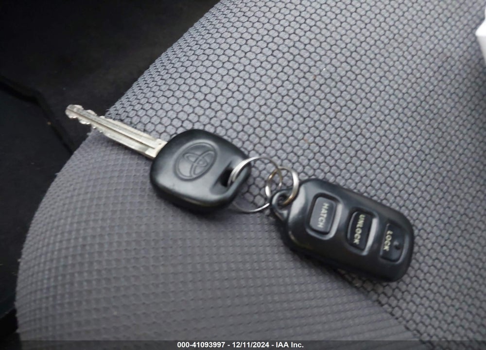 2005 TOYOTA MATRIX/XR VIN: 2T1KR32E45C381275