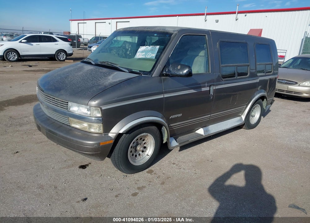 1999 CHEVROLET ASTRO UPFITTER PKG. VIN: 1GBDM19W7XB117497