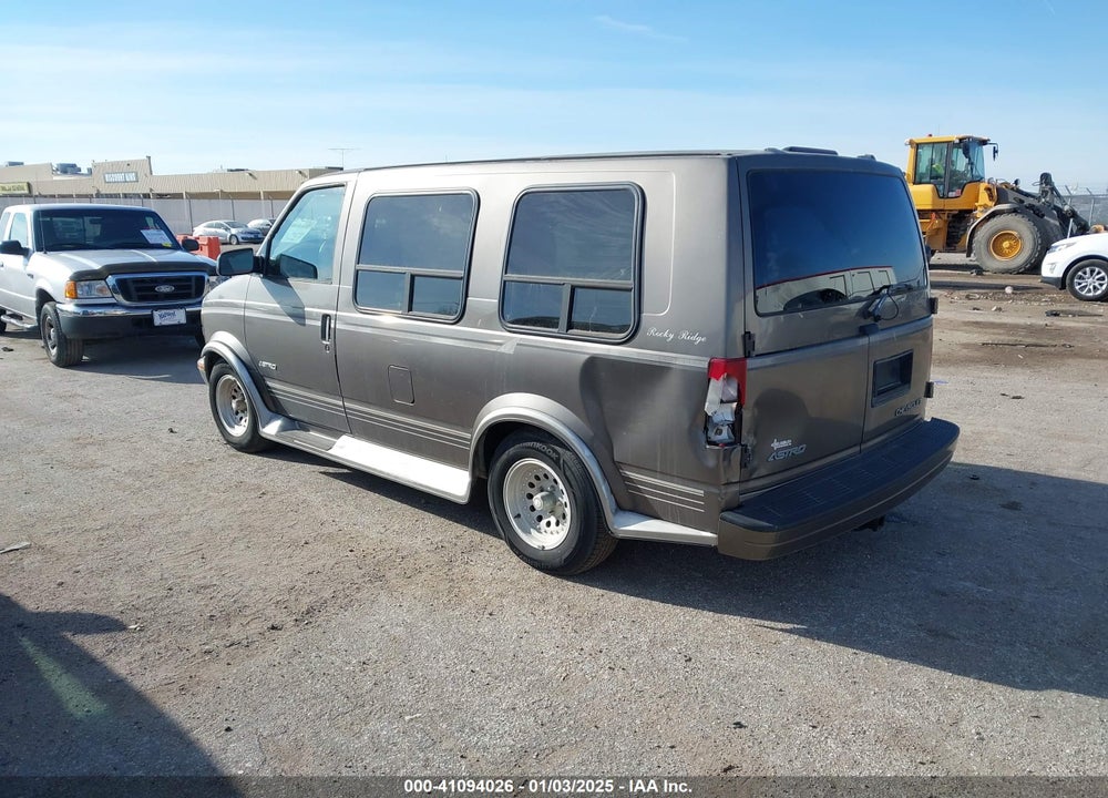 1999 CHEVROLET ASTRO UPFITTER PKG. VIN: 1GBDM19W7XB117497