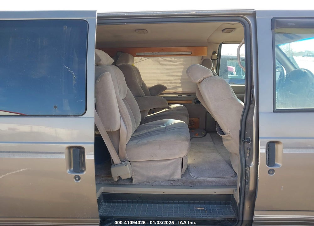 1999 CHEVROLET ASTRO UPFITTER PKG. VIN: 1GBDM19W7XB117497