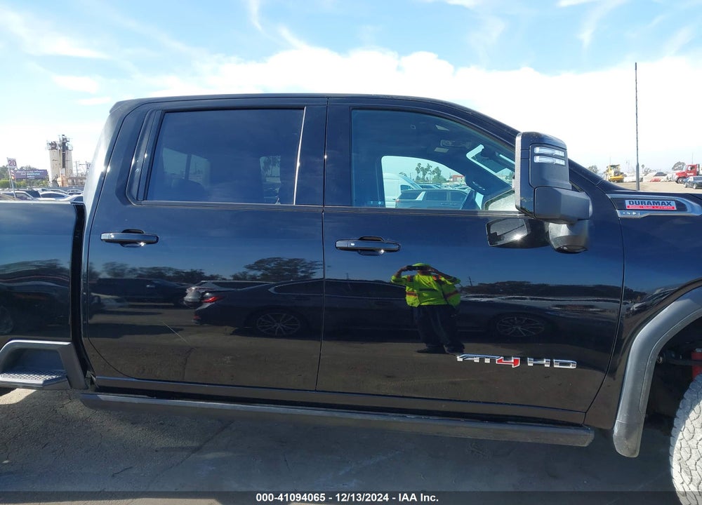 2022 GMC SIERRA 2500HD 4WD STANDARD BED AT4 VIN: 1GT49PEY8NF306141