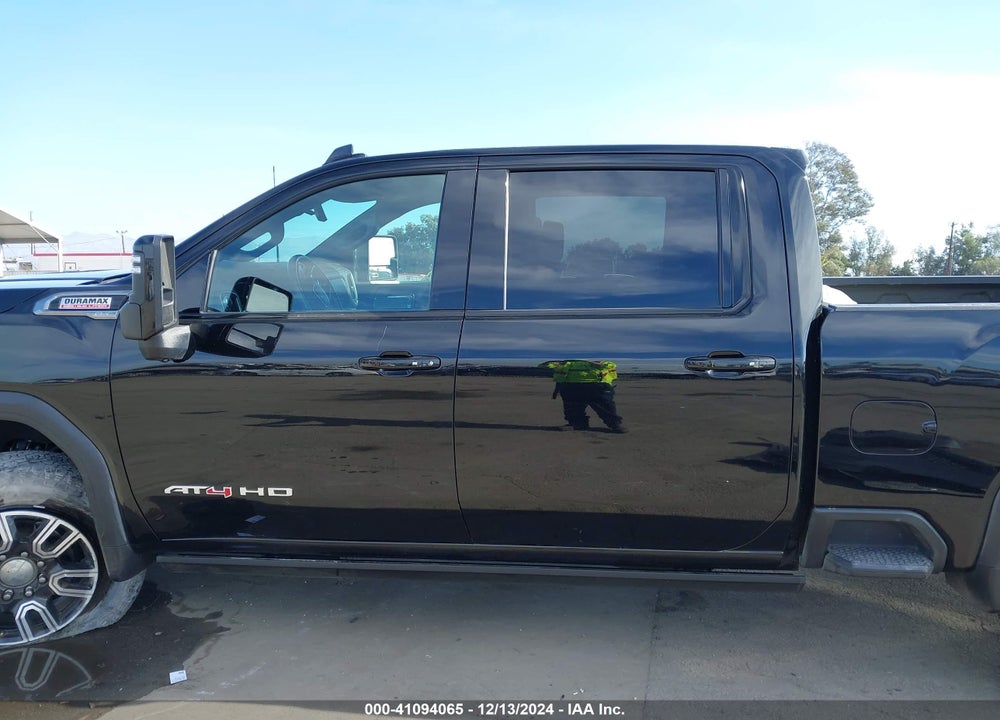 2022 GMC SIERRA 2500HD 4WD STANDARD BED AT4 VIN: 1GT49PEY8NF306141