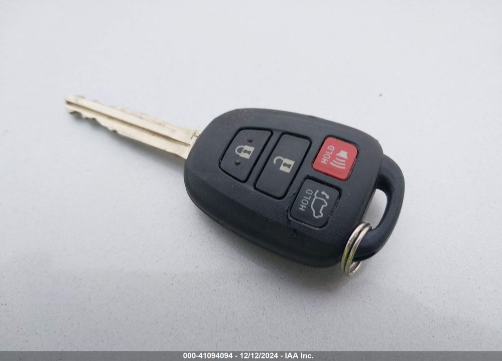 2015 TOYOTA RAV4 XLE VIN: 2T3WFREV7FW165789