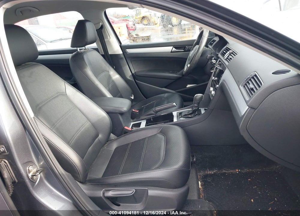 2012 VOLKSWAGEN PASSAT VIN: 1VWBP7A37CC092150