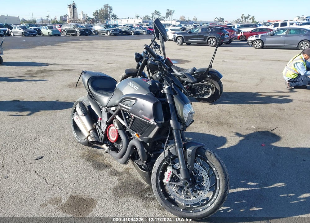 2016 DUCATI DIAVEL VIN: ZDM13BSW3GB028516