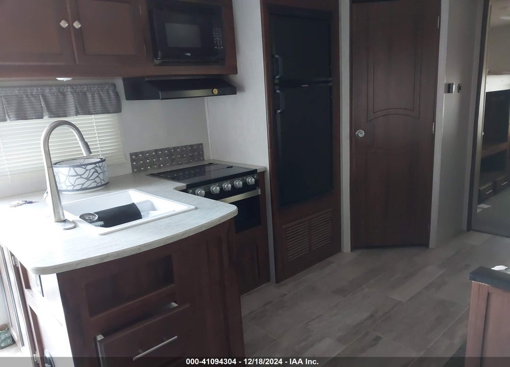 2018 HEARTLAND WILDERNESS VIN: 5SFNB3728JE384667