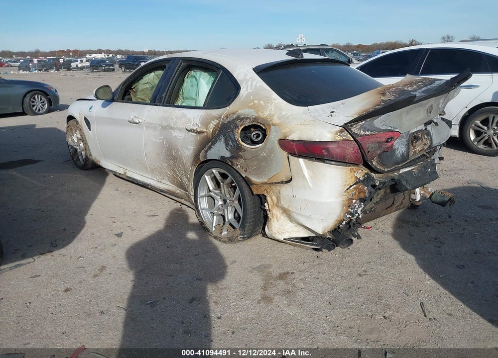 2018 ALFA ROMEO GIULIA VIN: ZARFAEAV8J7586525