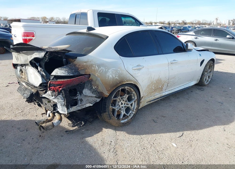 2018 ALFA ROMEO GIULIA VIN: ZARFAEAV8J7586525