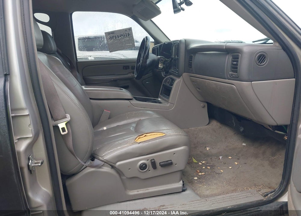 2004 CHEVROLET TAHOE LT VIN: 1GNEC13TX4J123806